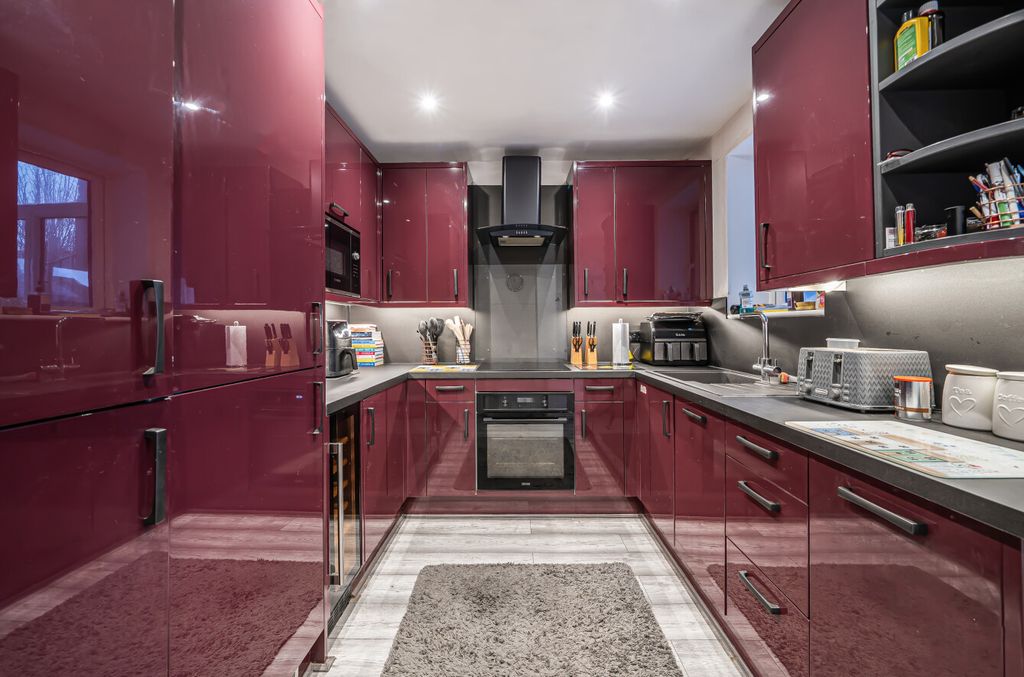 Property photo 3 of 21 1406837-13-6980B8...