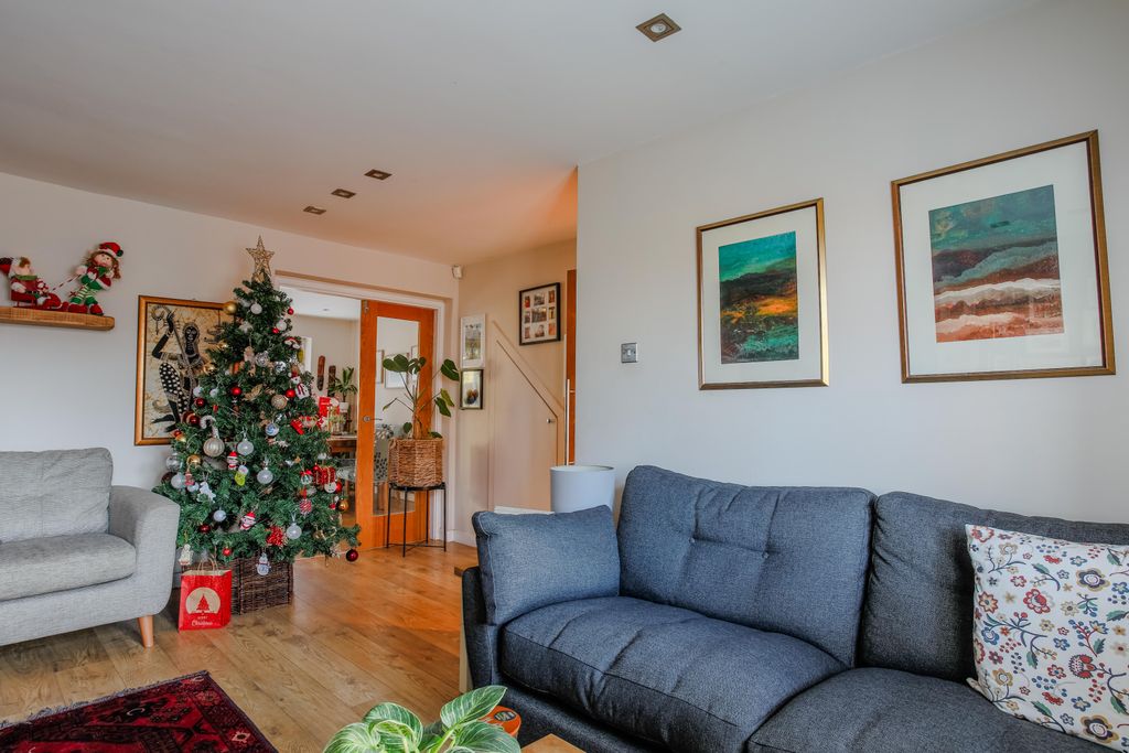 Property photo 3 of 18 Image 2