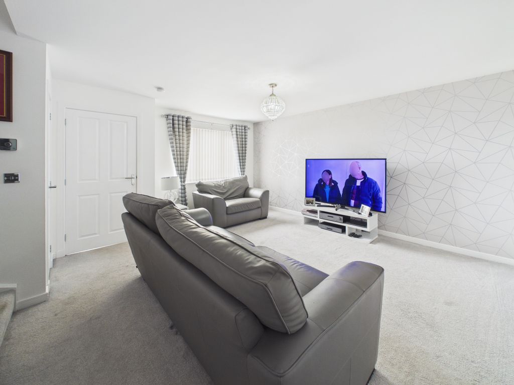 Property photo 3 of 28