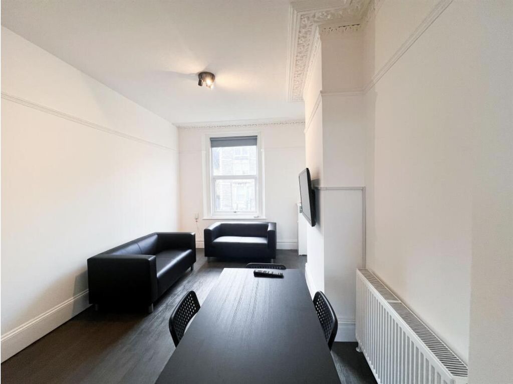 Property photo 3 of 9 Communal Area