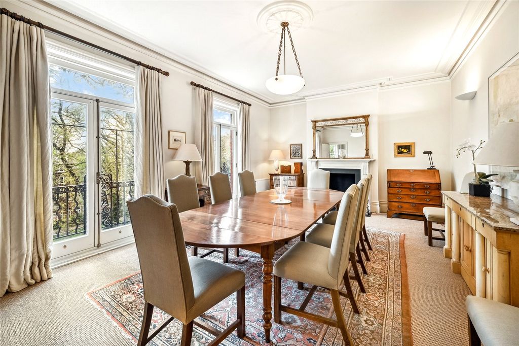 Property photo 3 of 25 Formal Dining Room