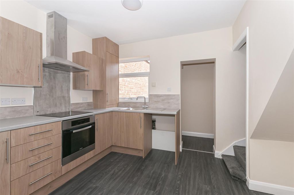 Property photo 2 of 12 38 Adeline Street8.Jpg