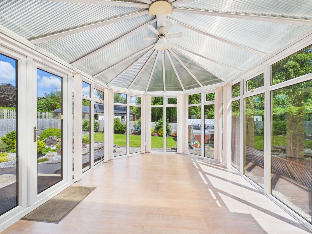 Property photo 3 of 18 Conservatory
