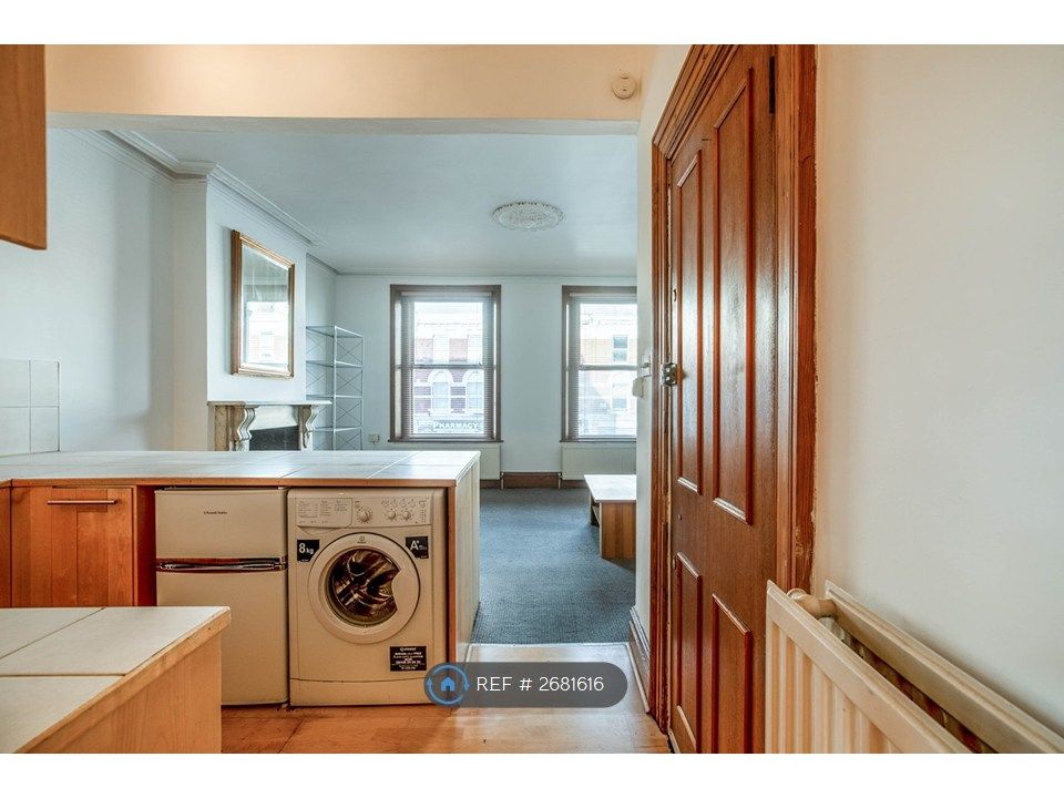 Property photo 3 of 17 Living Room