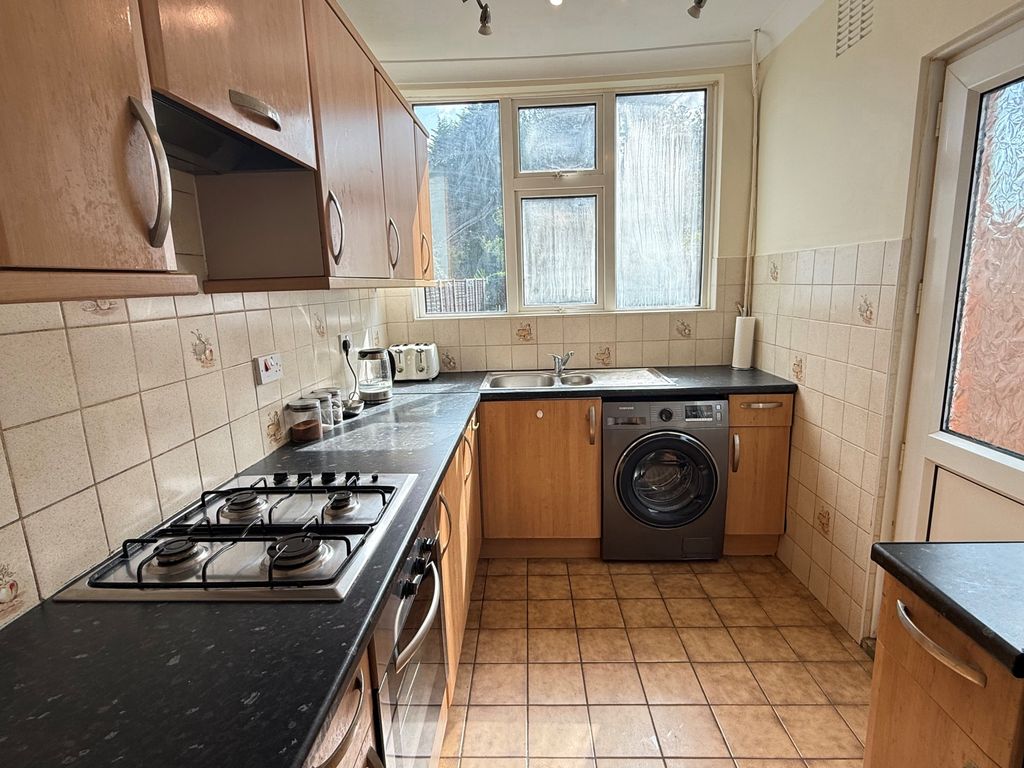 Property photo 2 of 9 Kitchen