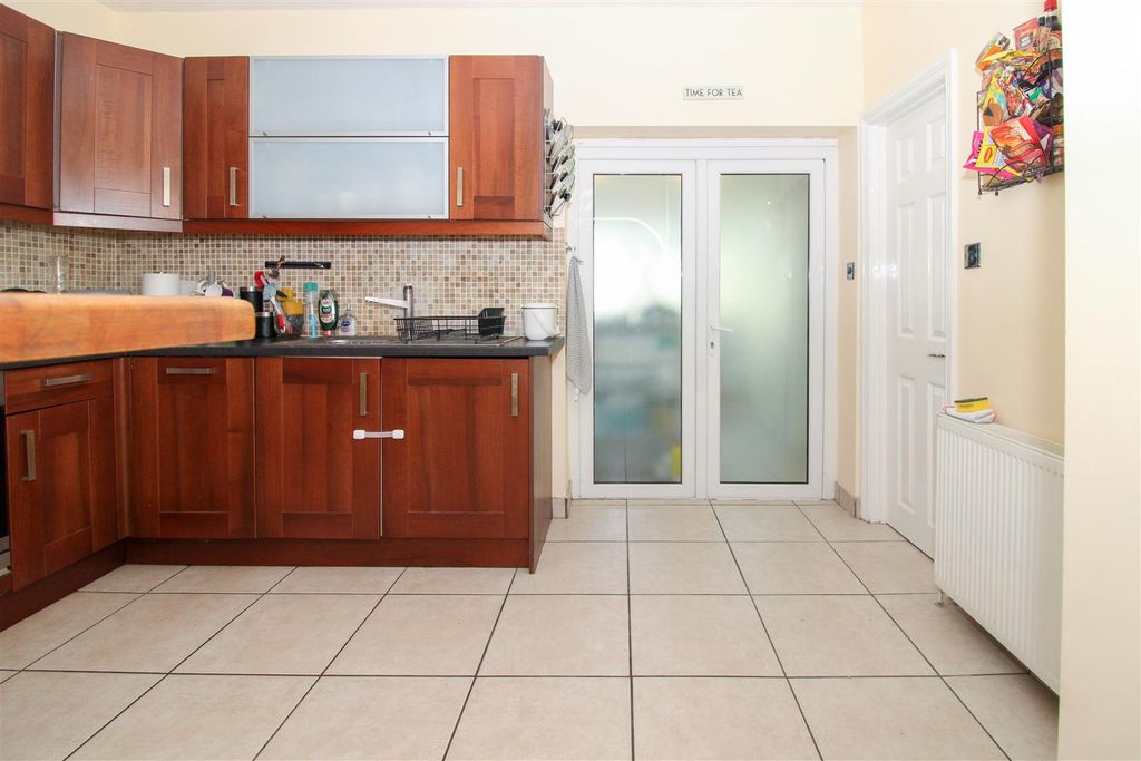 Property photo 2 of 15 Kitchen