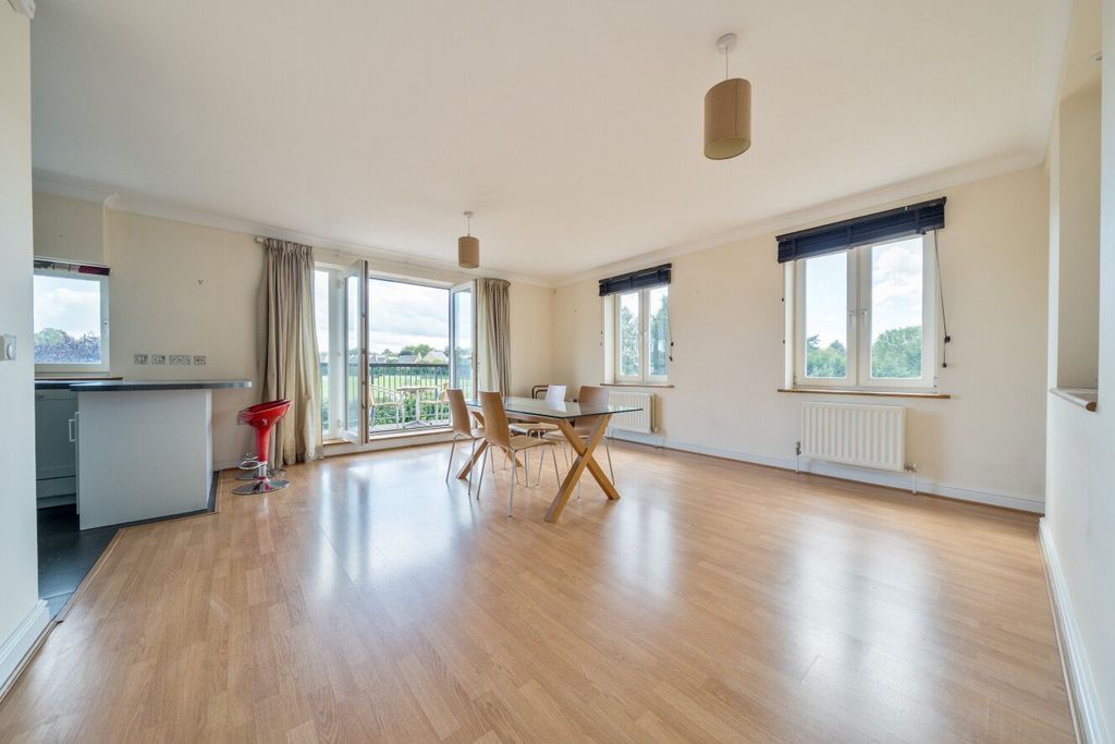 Property photo 3 of 17 Picture No. 10