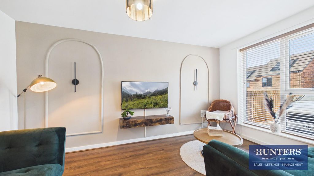 Property photo 3 of 18 Living Room