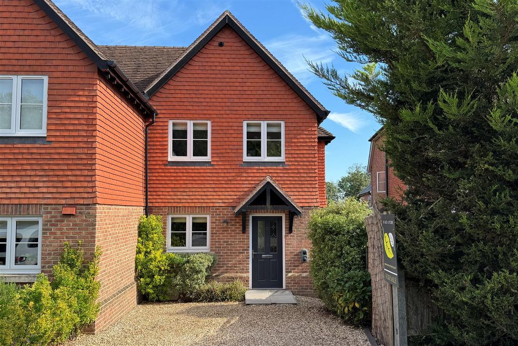 Property photo 1 of 18 Robin Way.Jpg