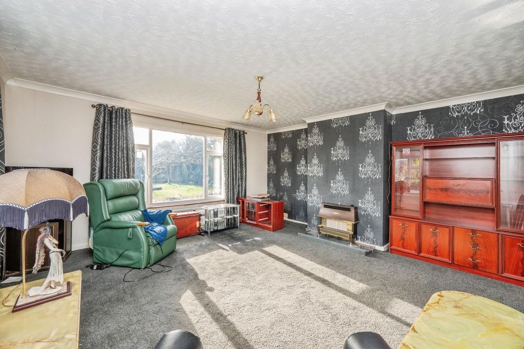 Property photo 3 of 20 4Staffordroad-13.Jpg