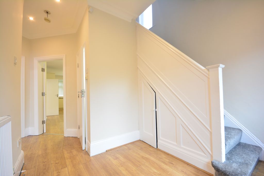 Property photo 3 of 23 Hallway