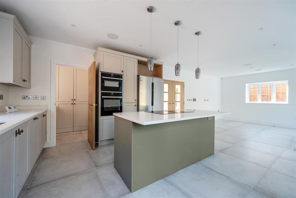 Property photo 2 of 14 Kitchen