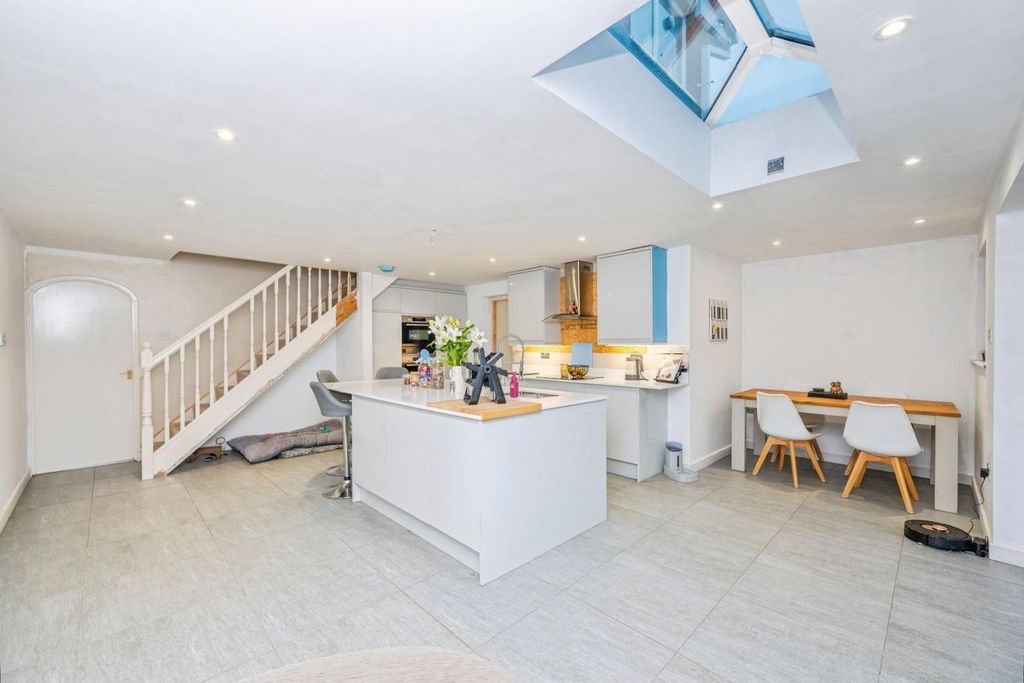 Property photo 3 of 21 5Irvingclose-11.Jpg