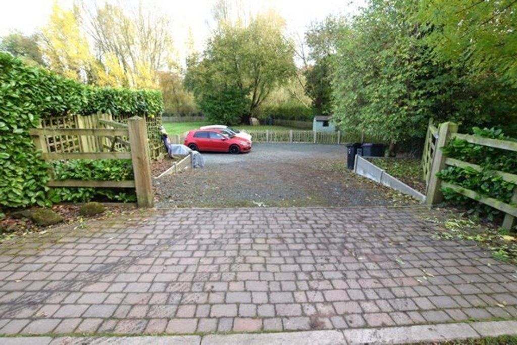 Property photo 2 of 39 Gated Parking Area