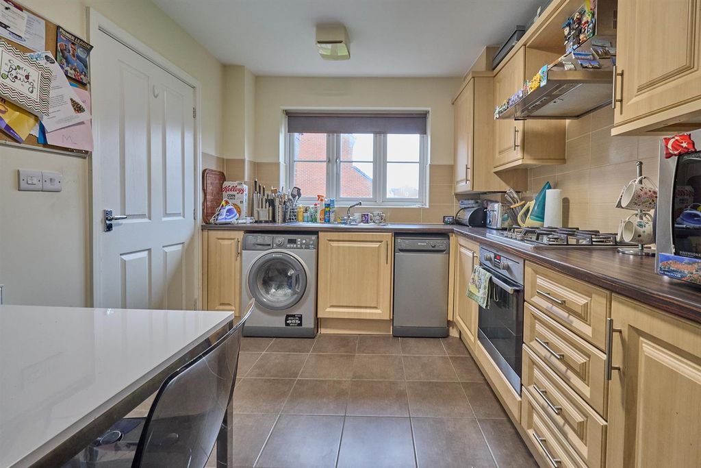 Property photo 2 of 8 Dining/Kitchen To Front