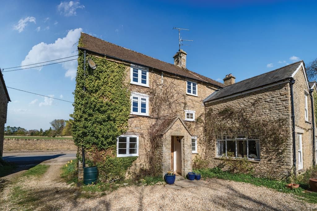 Property photo 3 of 21 Outside View