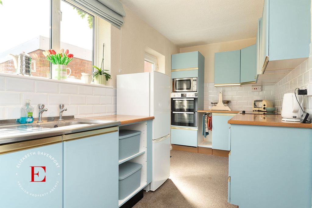 Property photo 2 of 33