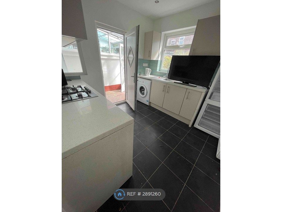 Property photo 2 of 9 Slate Tiles, Gas Hob, 70/30 Fridge Freezer