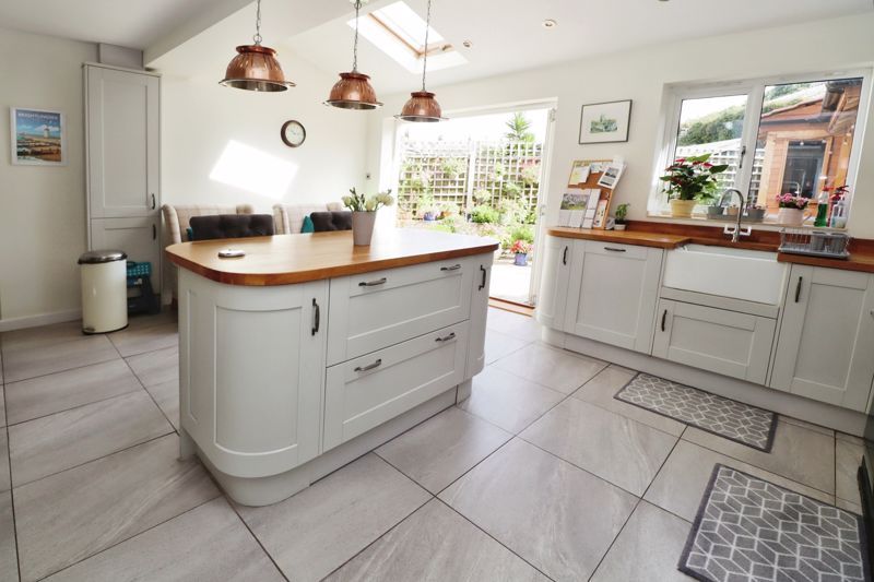 Property photo 2 of 30 Colne Road