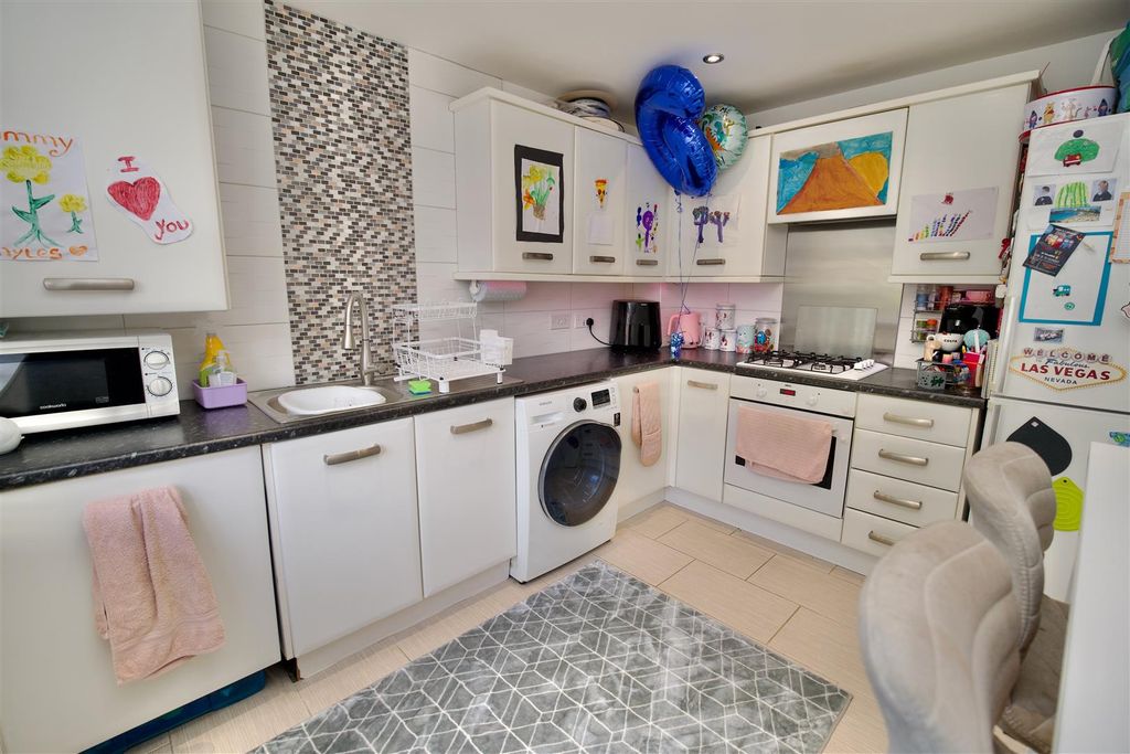 Property photo 2 of 14 Kitchen