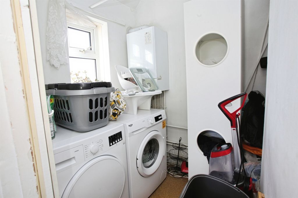 Additional image 7 of 2 bed flat for saleTrem Twyn Barlwm, Two Locks, Cwmbran NP44