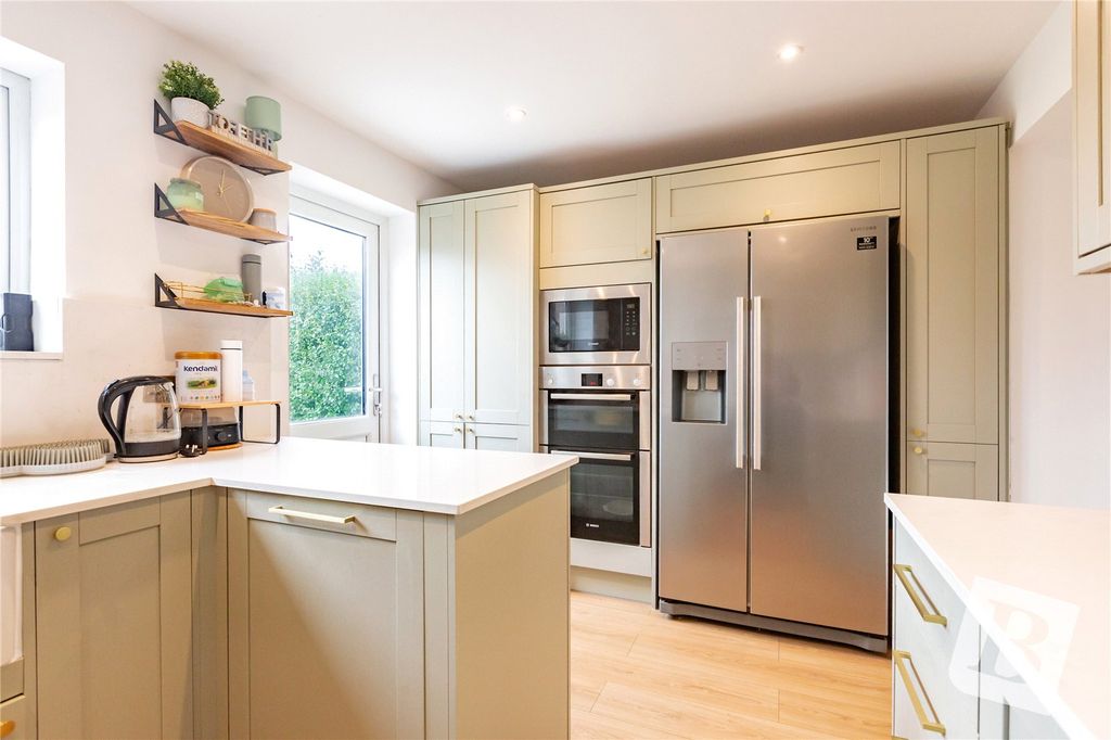 Property photo 2 of 16 Kitchen