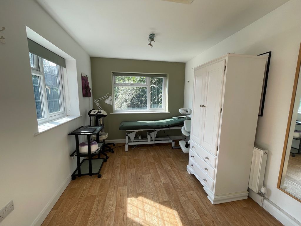 Property photo 3 of 11 Annex
