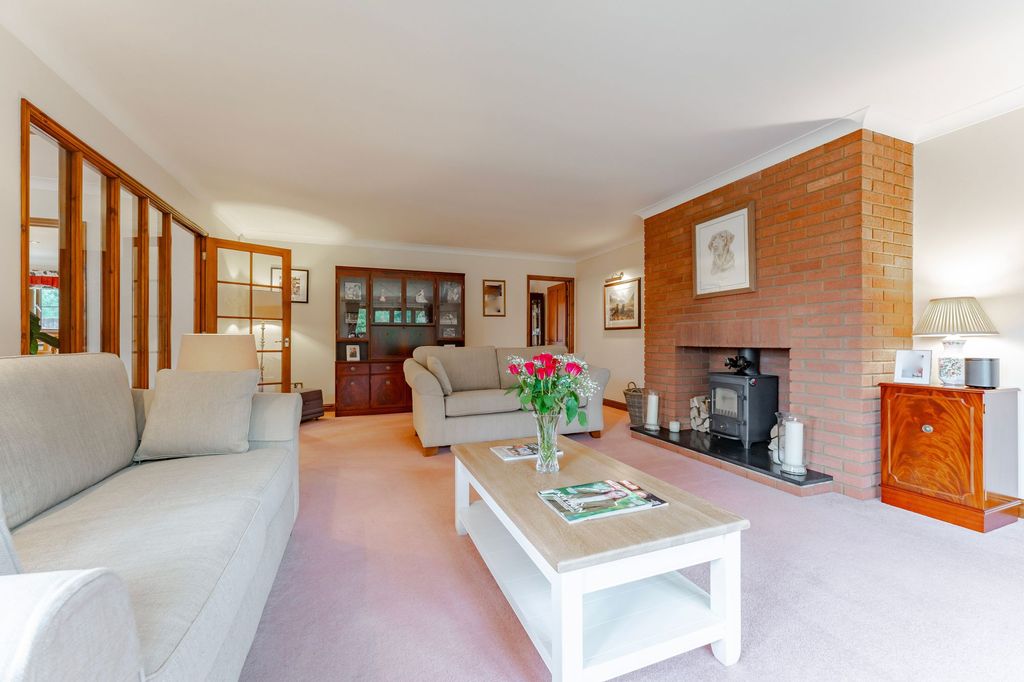 Property photo 2 of 34
