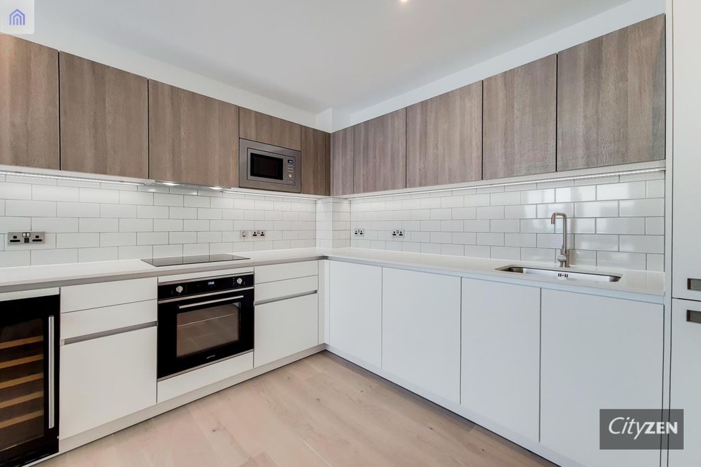 Property photo 2 of 14 Kitchen