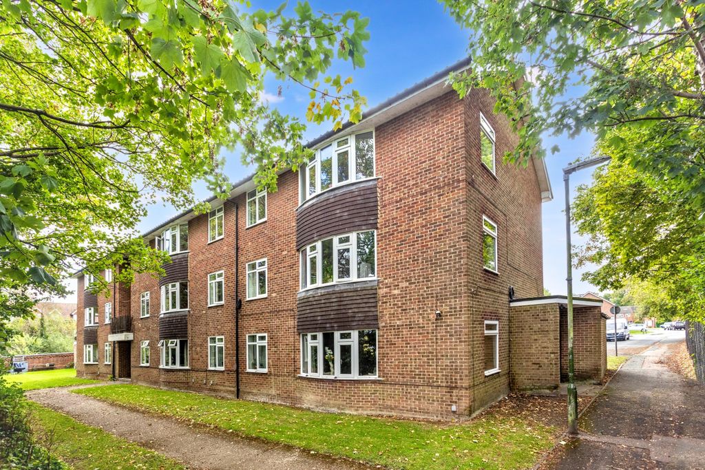 Property photo 1 of 15 5 Fernside, London Road, East Grinstead, West Sussex, Rh19 1Qs