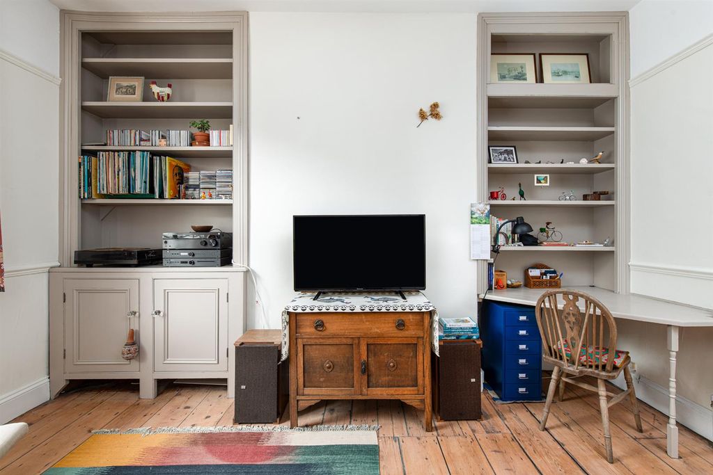 Property photo 2 of 12 Sitting Room