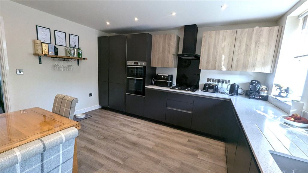 Property photo 3 of 15 Picture No. 04