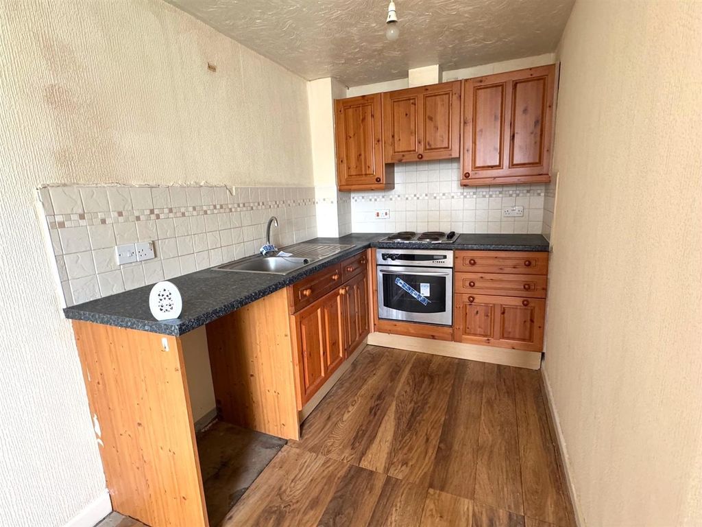 Property photo 3 of 7 Kitchen.Jpg