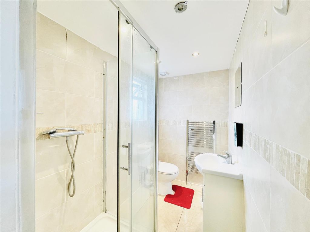 Property photo 1 of 12 Bathroom.Jpeg