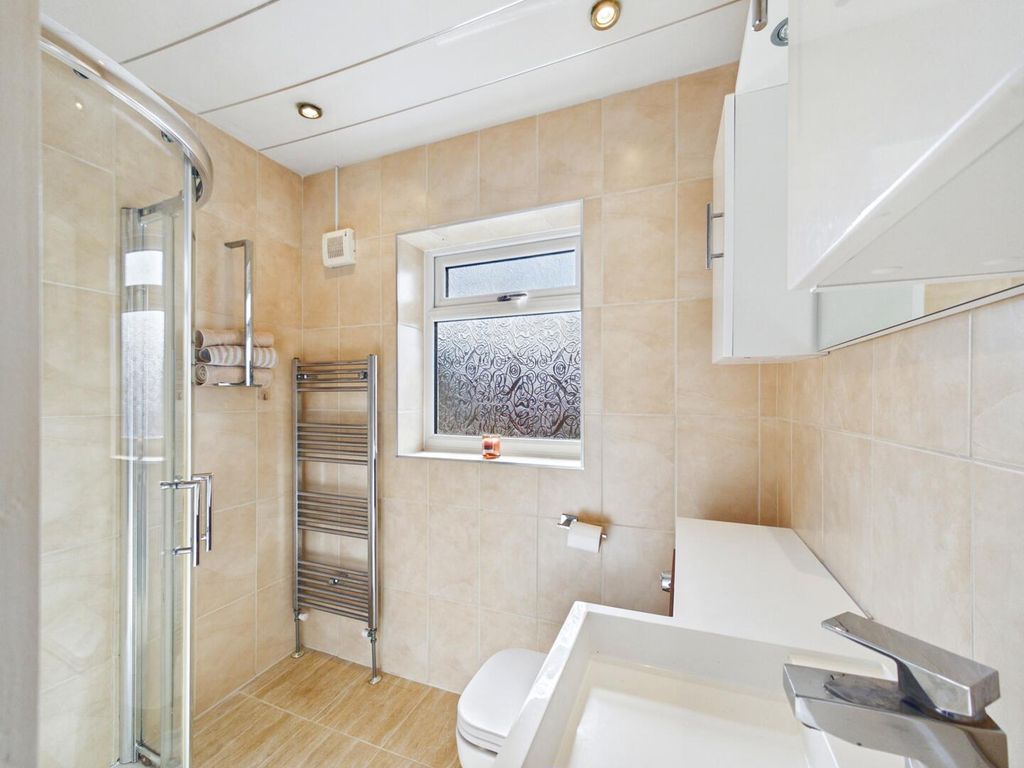 Property photo 3 of 13 Bathroom
