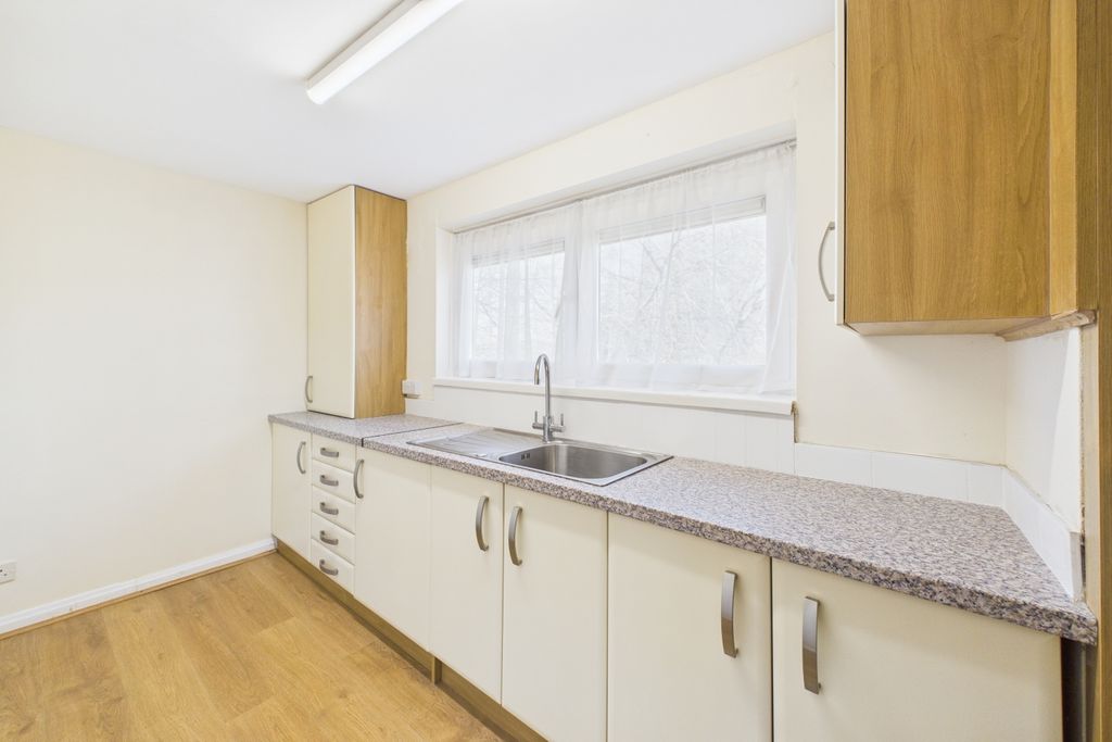 Property photo 2 of 11 Kitchen