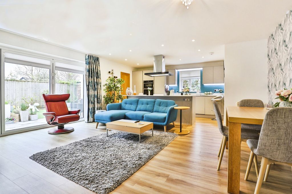 Property photo 2 of 17 Pbox-Img.Jpg