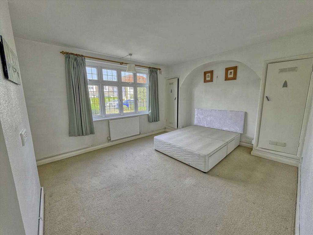 Additional image 9 of 3 bed flat for saleEton Court, 11 Eton Road, Frinton On Sea CO13