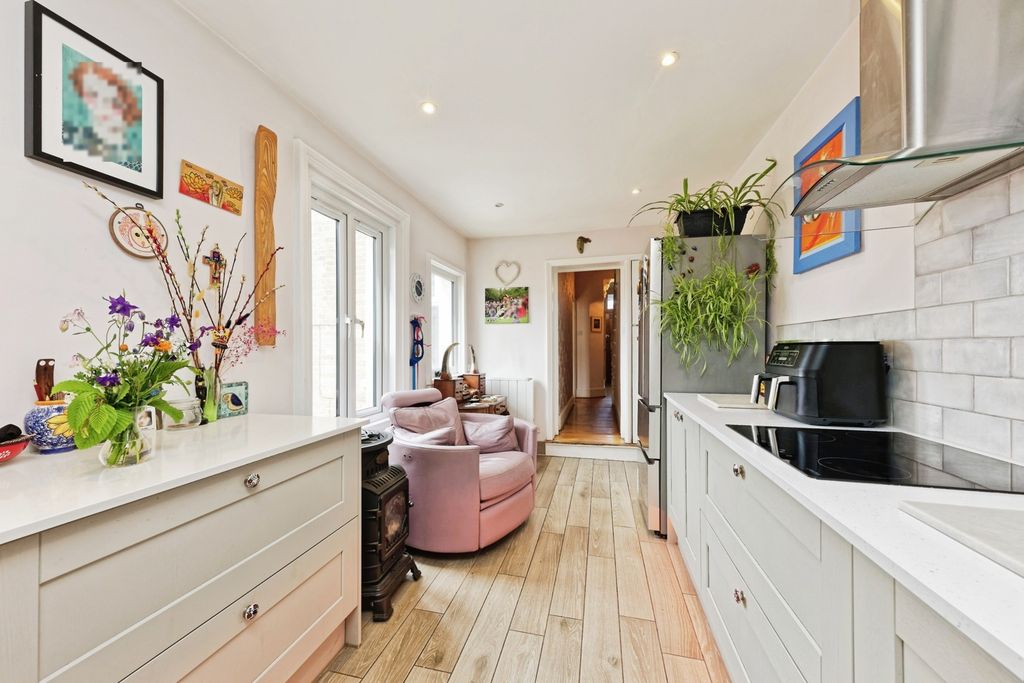 Property photo 3 of 22 Pbox-Img.Jpg