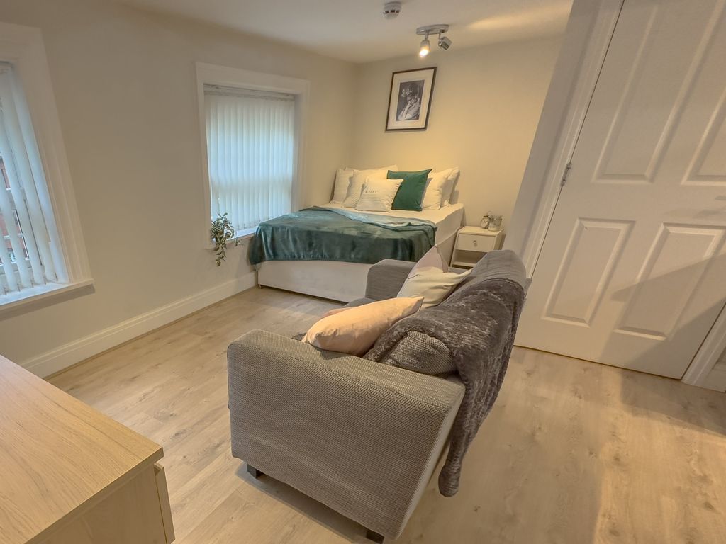 Property photo 2 of 5 1-3 Everton Road,