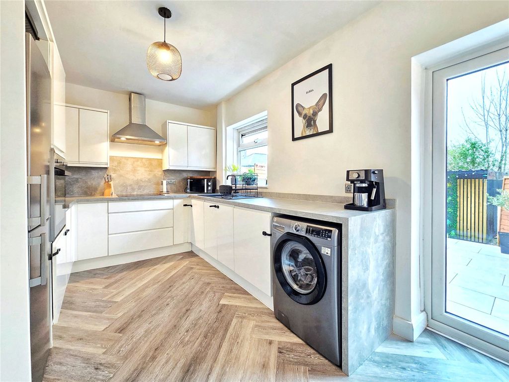Property photo 3 of 17 Stylish Kitchen