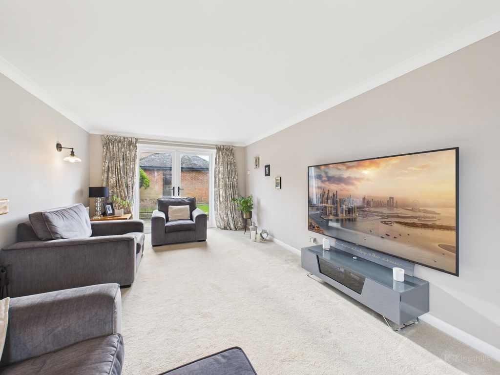 Property photo 3 of 19 Living Room