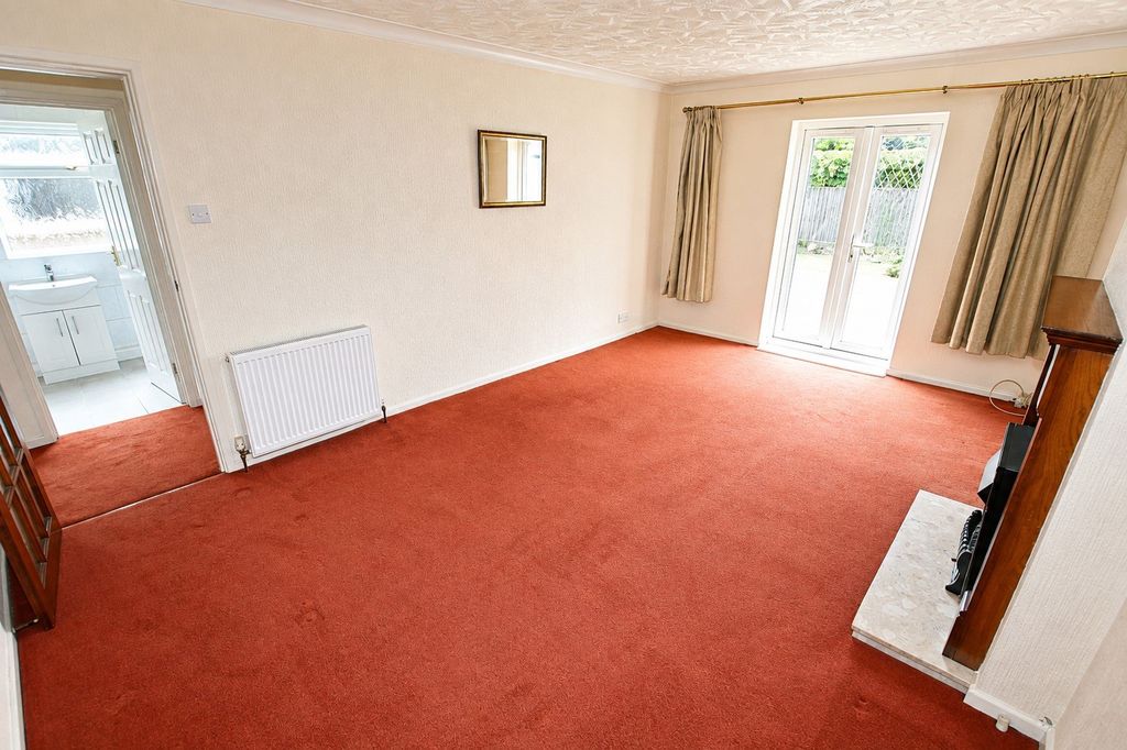 Property photo 1 of 11 Cypress Close, Clacton On Sea