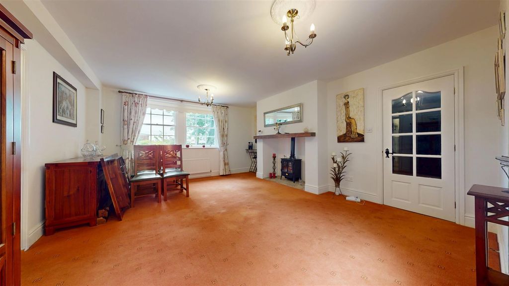 Property photo 2 of 19 Eccleston Hall Living Room