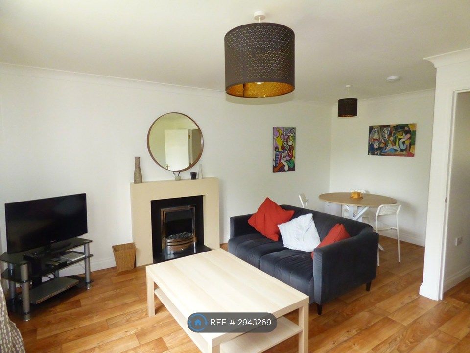 Property photo 3 of 11 Living Room