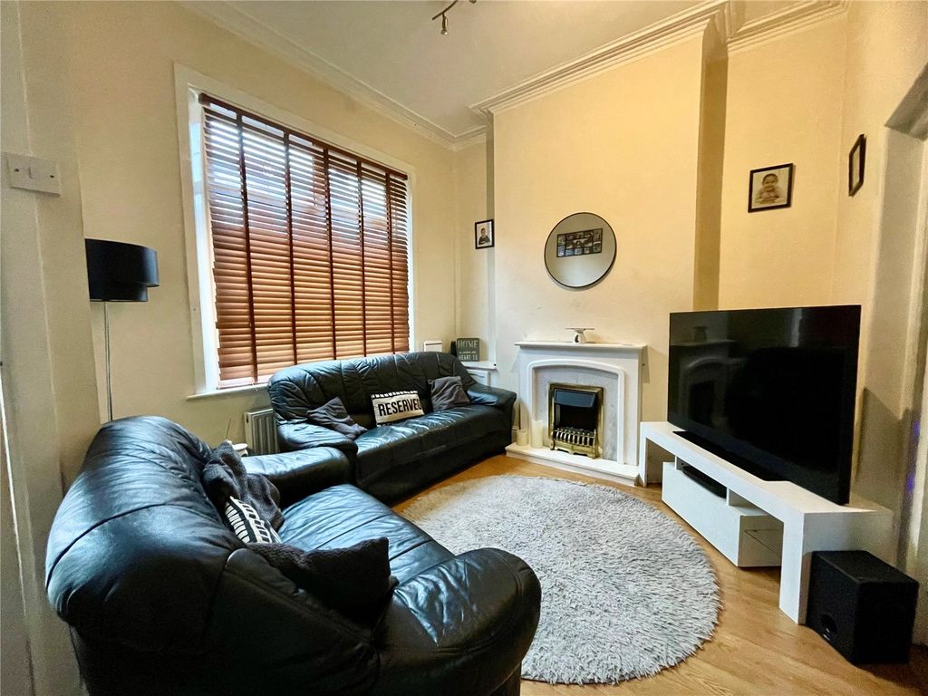 Property photo 3 of 10 Lounge