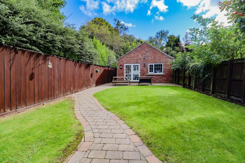 Property photo 3 of 37