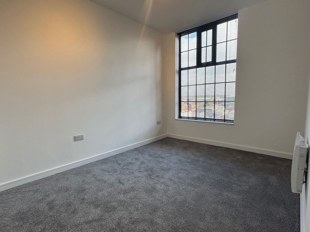 Property photo 2 of 5 Bedroom