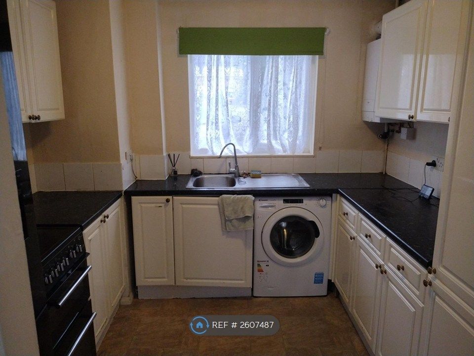 Property photo 2 of 10 Kitchen