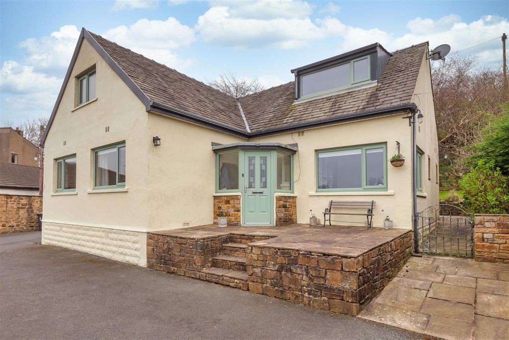 Property photo 2 of 32